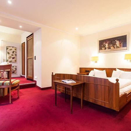 Romantik Hotel Zur Sonne Баденвайлер Екстериор снимка