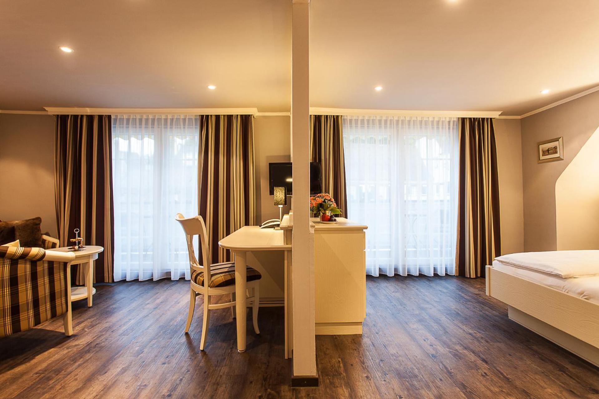 Romantik Hotel Zur Sonne Баденвайлер Екстериор снимка
